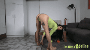 Stretching très hot, une leçon de gymnastique inédite (379)