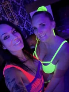 Soirée gangbang ‘fluo’ au Club la Chrysalide (avec Hinatou), en mots et en images (10231)