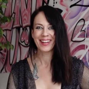 873 – Training anal avec un gode double-fist (11:27)