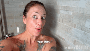Je me gode sous la douche en Corse (10383)